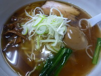 「ラーメン（小）+味付け玉子」@麺 えどやの写真