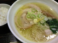 「鶏だし塩らーめん（650円）半ライス（100円）」@吉田商店の写真
