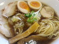 「煮干醤油らーめん(７５０円)＋角煮丼（２２０円）」@濃厚鶏白湯 麺屋雷神の写真