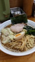 「濃口しょうゆラーメン大盛り ワンタン」@太公望の写真