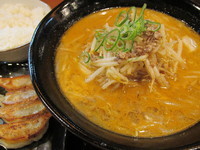 「元祖味噌ラーメン+餃子セット　「734円+302円」」@マルキン本舗 春日部店の写真