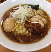 「鶏醤油ラーメン+煮玉子」@富白 御徒町本店の写真