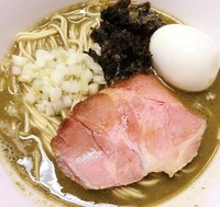 「特濃煮干ソバ黒（濃口醤油）800円出汁打込式味玉100円他」@煮干中華ソバ イチカワの写真
