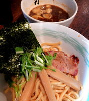 「味玉つけ麺（麺少な目。900円）」@自家製麺 麺屋 利八の写真