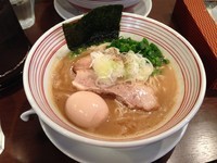 「濃い鶏醤油ラーメン」@山麺の写真