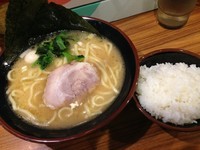 「ラーメン（並）＋サービスライス」@池袋商店 2号店の写真