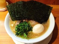 「全部のせラーメン（1,000円）味濃い目＋ライス（100円）」@横浜家系ラーメン つばさ家 立川店の写真