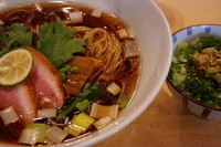 「鴨そば（細麺）＋ネギ飯」@紫 くろ㐂の写真