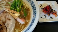 「松葉ガニのみそラーメン（３周年限定）＋ミニイクラ丼」@麺処 夏海の写真