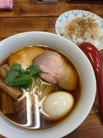 「醤油らぁ麺+味玉+比内地鶏のバター醤油ごはん」@飯田商店 湯河原本店の写真