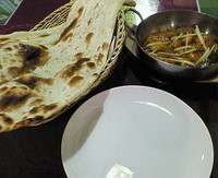 「チキンジンジャー＋ナン＝１０８０円　※」@カラチの空の写真