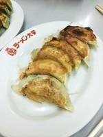 「餃子+他」@ラーメン大学 大島駅前店の写真