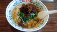 「台湾風挽き肉入りラーメン(台湾坦子麺)626円＋餃子410円」@阿里城 みなとみらい店の写真