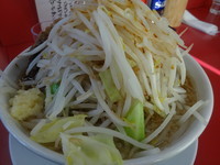 「ラーメン750円+大盛50円 (ヤサイ増し増し・カラメ)」@麺豪 織蔵の写真