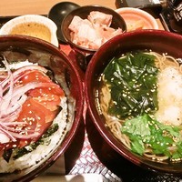 「ミニマグロ丼と温そばセット(813円)」@大戸屋 イオンタウン釜石店の写真