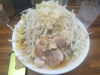 「ハーフ味噌ラーメン630円太麺＆ヤサイマシ」@ラーメン麺徳 東上野店の写真