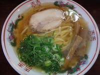 「金醤油ラーメン(670円)(太麺)唐揚げ(290円)」@金久右衛門 本店の写真