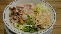 「辛和え麺」@らーめん鱗 西中島店の写真