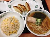 「ラ・餃・チャセット（半ラーメン＋餃子３個＋半チャーハン）」@日高屋 本八幡北口駅前店の写真