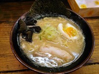 「ラーメン￥580」@濃厚とんこつ醤油 鶴亀家の写真