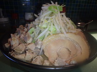 「らーめん(700円)細切れチャーシュー(50円)」@ラーメン107の写真