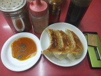 「半餃子210円(クーポンで無料)&豚骨らーめん520円」@麺王 南柏店の写真