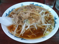 「肉入りラーメン」@手打ラーメン かなざわの写真