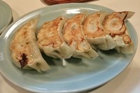 「餃子（5個） \400＋半ライス \100」@麺駒の写真