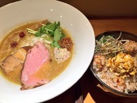 「鶏そば（醤油：麺少なめ）750円 ＋ つくね丼 250円」@國分ラーメン食堂の写真