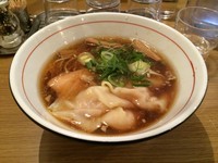 「醤油そば➕ワンタン」@地球の中華そばの写真