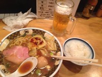 「すごい煮干しラーメントッピング卵とご飯とビール」@すごい煮干ラーメン凪 新宿ゴールデン街店 別館の写真