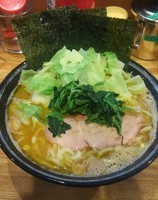 「中盛ラーメン+キャベツ 880円」@横横家の写真