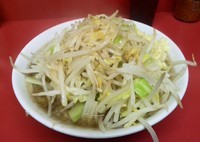 「小ラーメン700円(麺半分、ヤサイ・ニンニク・カラメ)」@ラーメン二郎 千住大橋駅前店の写真
