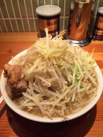 「ラーメン(中)  野菜増し」@豚一商店の写真