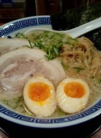 「くさび○特豚骨醤油麺」@麺家 くさび 郡山富田店の写真