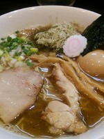 「追い鰹とろろ昆布そば＋ﾄﾞﾗｲﾄﾏﾄとﾍﾞｰｺﾝの半炒飯」@おおぜき中華そば店の写真