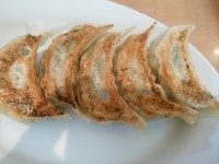 「手巻きぎょーざ250円(税抜)」@らーめんともや 藤岡西店の写真