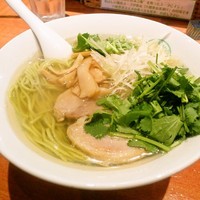 「しおグリーン麺」@麺屋 六感堂 Rock'anDoの写真
