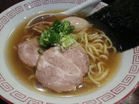 「中華そば 醤油 麺半分＋味玉」@中華そば 飯村製作所の写真