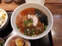 「なつかしの醤油麺」@大衆中華食堂 俺っちの写真