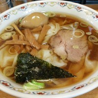 「ワンタンめん＋味玉」@春木屋 荻窪本店の写真