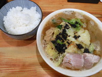 「濃菜麺（マー油と白モツとニンニクの芽）＋ごはん小」@濃菜麺 井の庄の写真