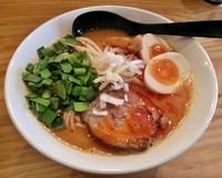 「辛味噌らーめん（限定） \780＋かつお味玉 \70」@富士らーめんの写真