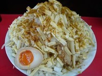 「ラーメン＋カレーに変身＋たまねぎ＋ミックスチーズ＝￥880」@びんびん豚の写真