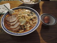 「モモチャー（大）+生たまご」@彩華ラーメン 屋台店の写真