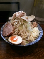 「ラーメン(大盛りカタメ、カラメ以外マシマシ)」@ラーメンJAPAN 川口本店の写真