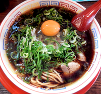 「小、葱多め、生卵（650円）」@新福菜館 麻布十番店の写真