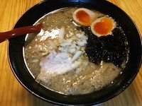 「燕黒らあめん」@煮干しらあめん 燕黒の写真