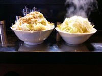 「味噌ラーメン(麺カタメ、タマネギニンニクマシマシ、他全マシ)」@らーめん虎丸 川口店の写真