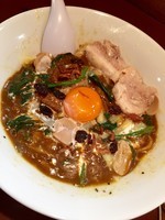 「【限定】インドのあえめん（辛さ控えめ）生玉子Ver.￥830」@UNDER GROUND RAMENの写真